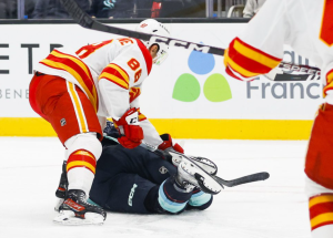 Andrew Mangiapane, Spieler der Calgary Flames, muss eine Strafe wegen einer Grätsche absitzen